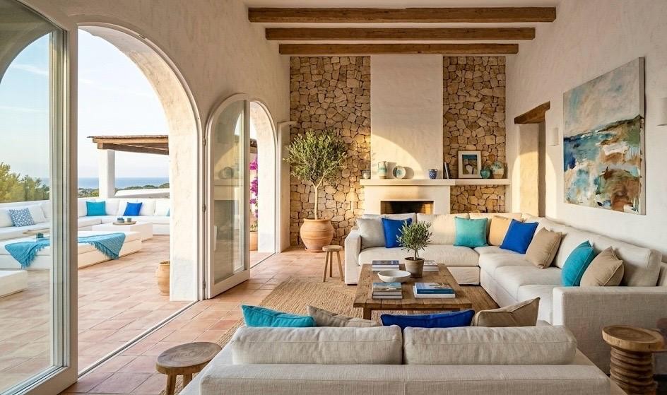 Salón amueblado con vistas al mar por inecohaus
