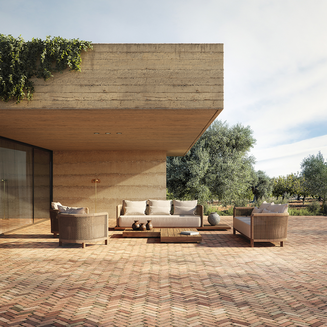 Terraza de villa amueblada con sofás de exterior entre olivos